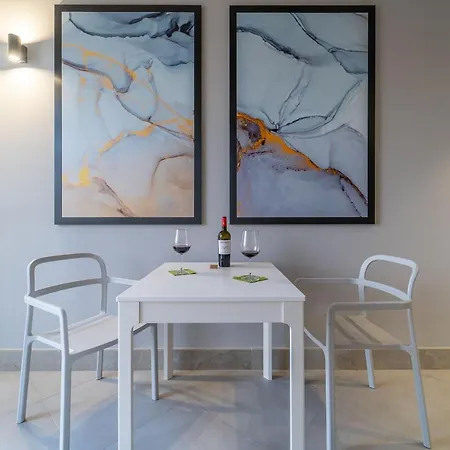 Matteotti Luxury アパートホテル